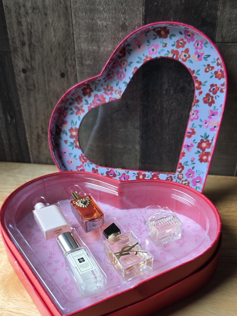 Pink Heart-Shaped Cosmetic Gift Box with Mini Perfumes